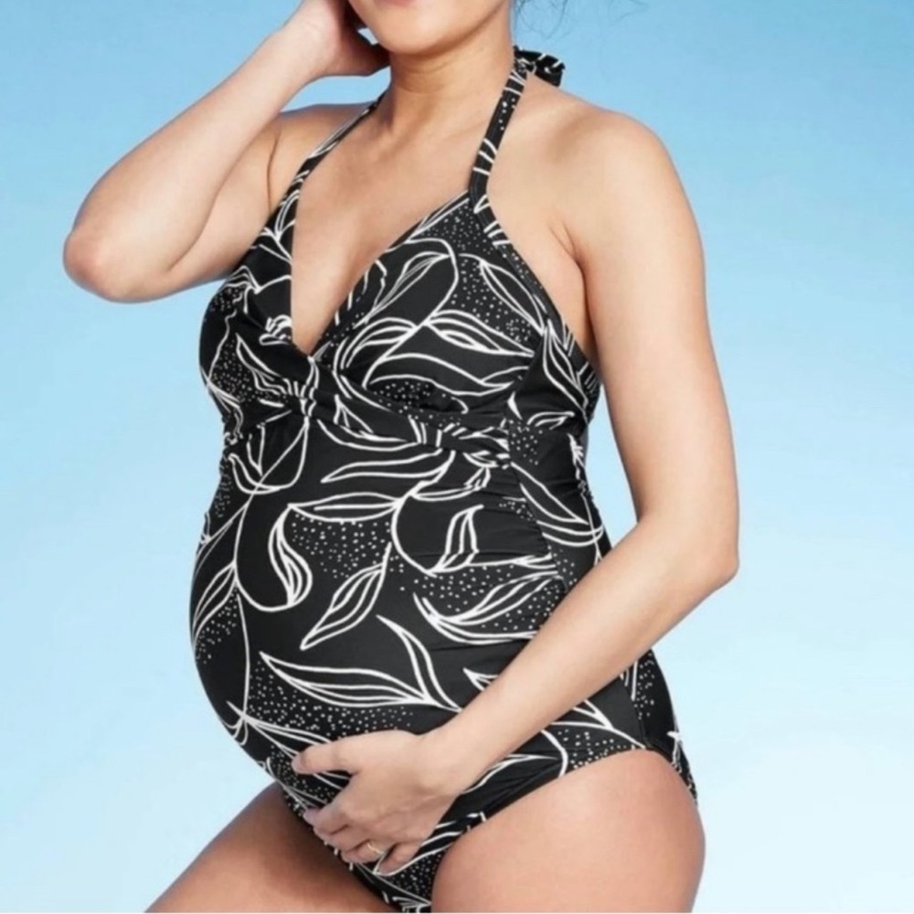 Isabel Maternity by Ingrid & Isabel, One piece Black & White D/DD-L Bathing Suit